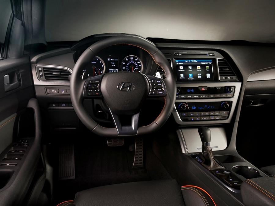  Hyundai Sonata 2015 года  (US) (фото 8 из 12)